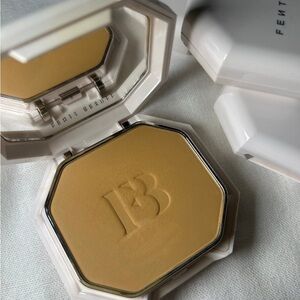 Fenty Beauty Soft Matte Powder Foundation -